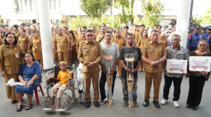 Pemerintah Kota Ambon Serahkan Bantuan bagi Penyandang Disabilitas