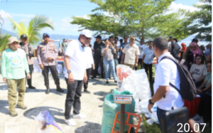 Pemkot Ambon Gelar Apel Bersih-Bersih Teluk Ambon, Ajak Warga Stop Buang Sampah Sembarangan