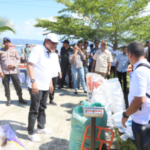 Pemkot Ambon Gelar Apel Bersih-Bersih Teluk Ambon, Ajak Warga Stop Buang Sampah Sembarangan