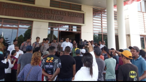 Sopir Dump Truck Ambon Protes Galian C dan Kebijakan BBM